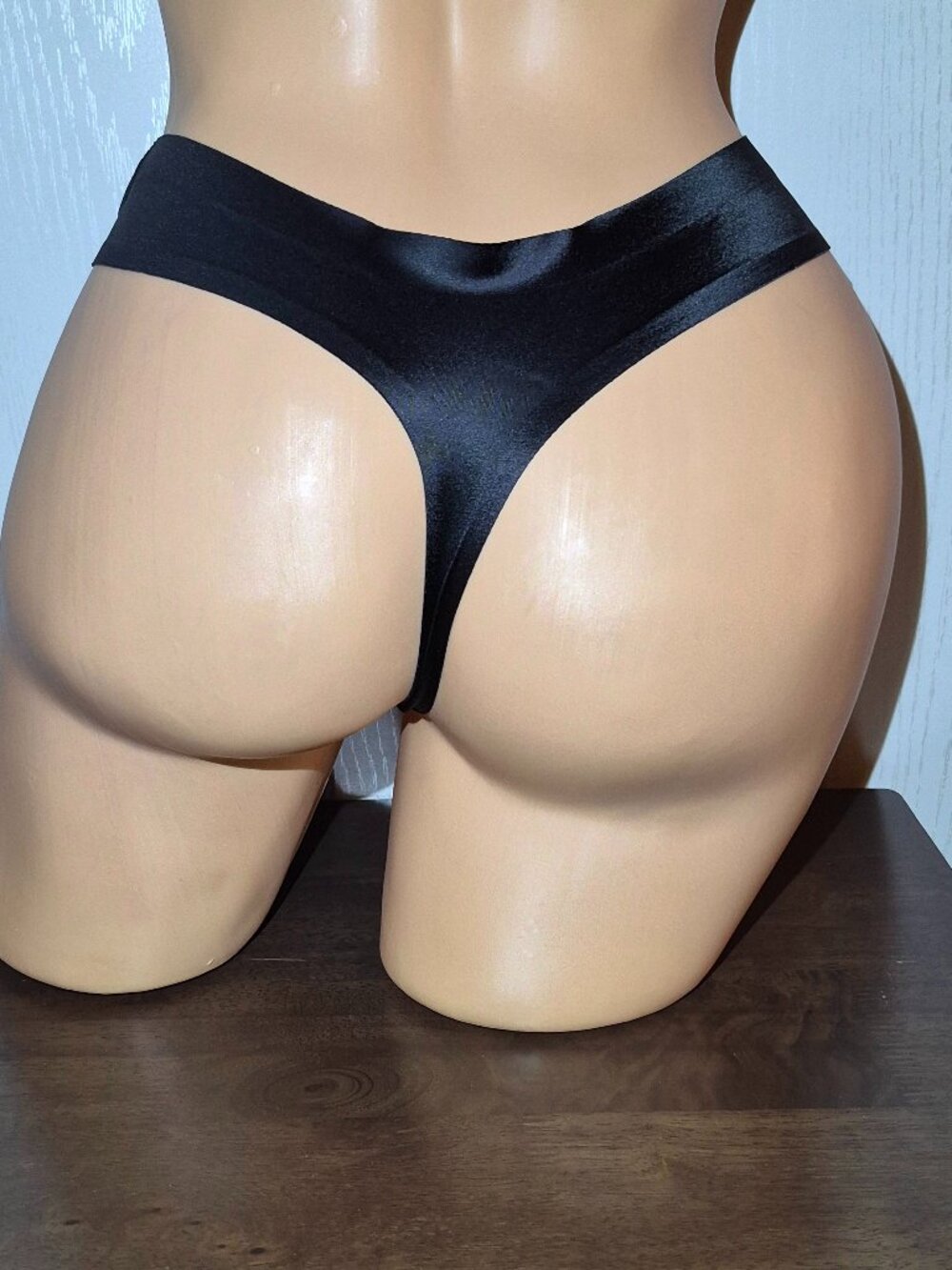 Victoria's Secret Thong Panties. New with Tags Size Large.